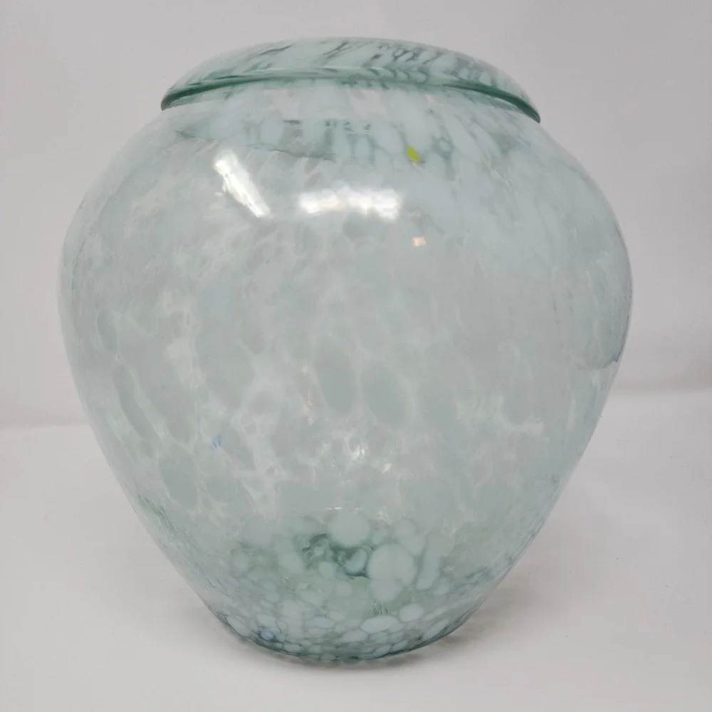 Unbranded glass confetti